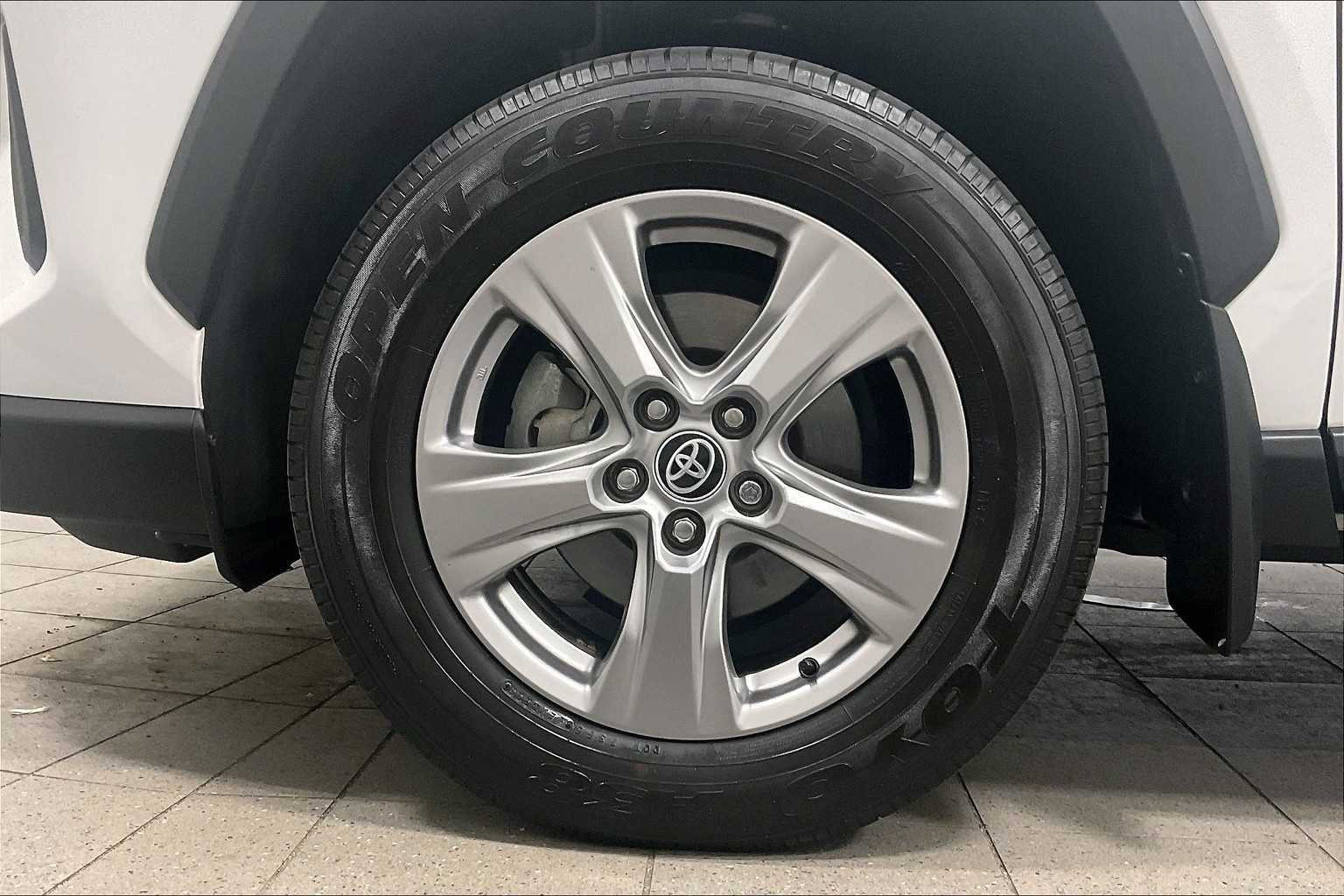 2023 Toyota RAV4 XLE - Photo 7
