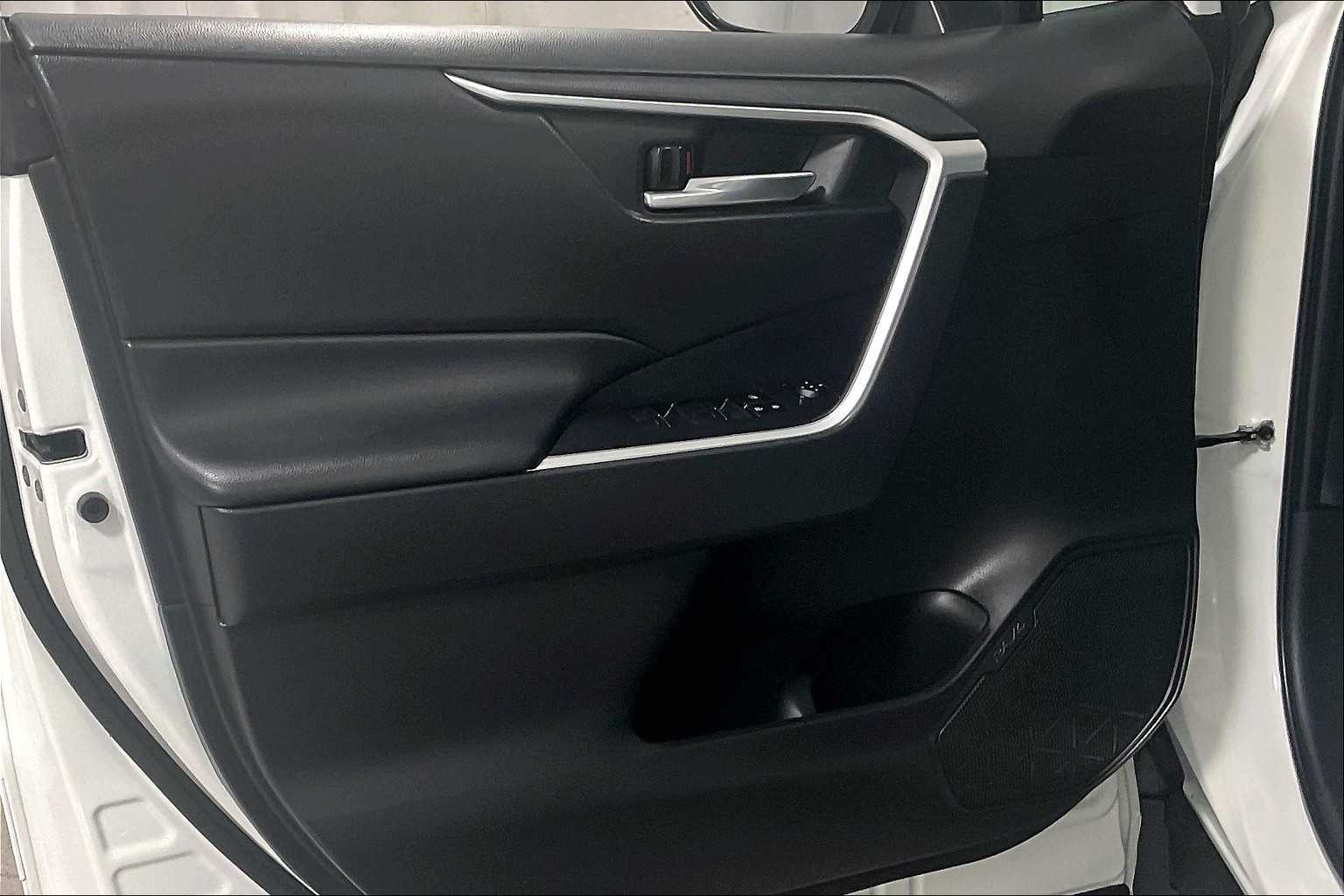 2023 Toyota RAV4 XLE - Photo 9