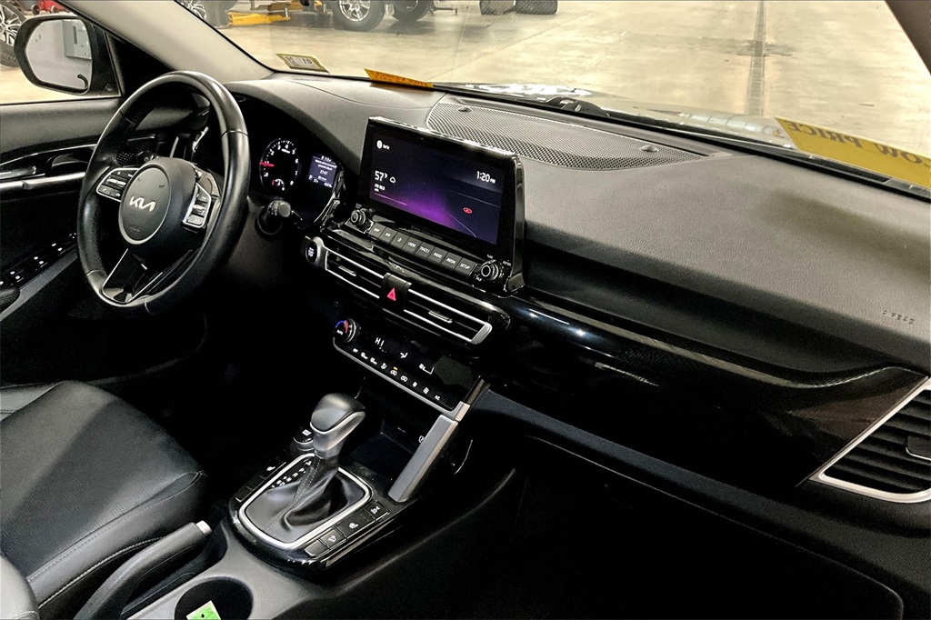 2022 Kia Seltos EX - Photo 14