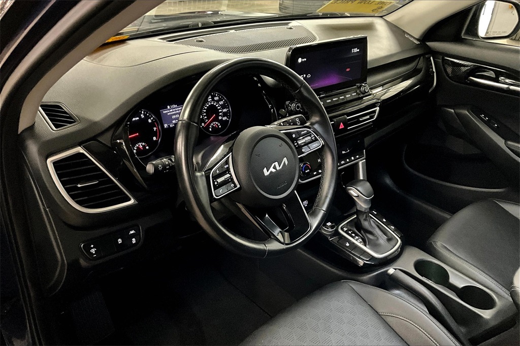 2022 Kia Seltos EX - Photo 8