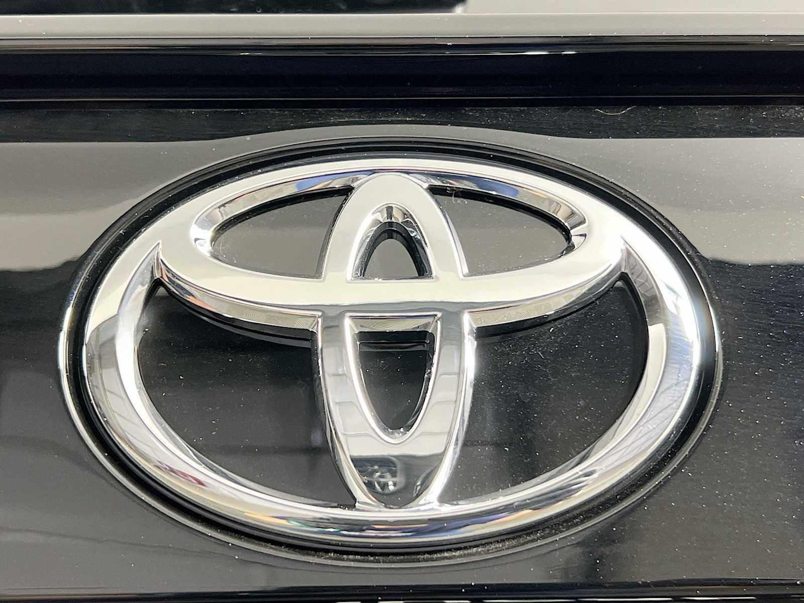 2025 Toyota RAV4 LE - Photo 18