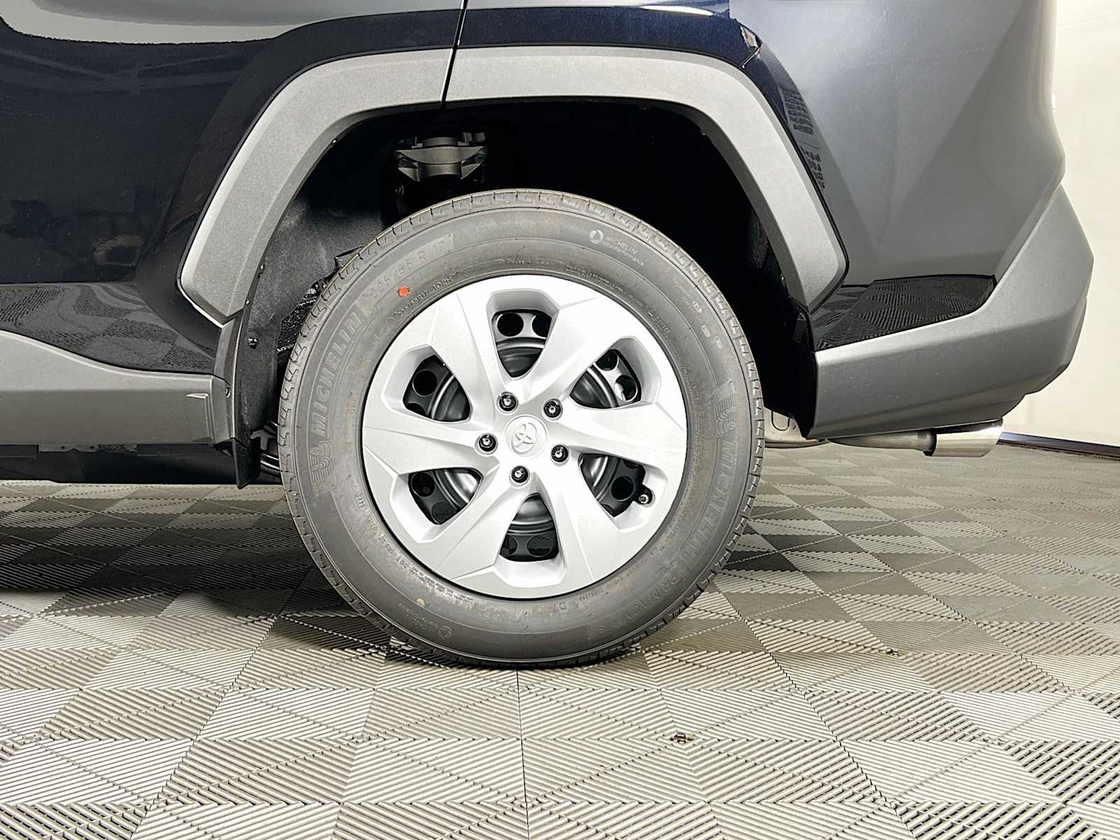 2025 Toyota RAV4 LE - Photo 19