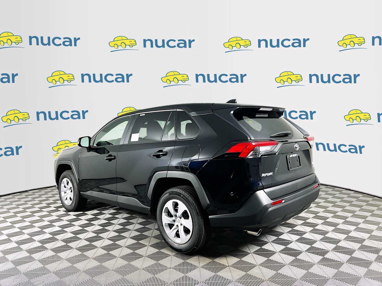 2025 Toyota RAV4 LE - Photo 4