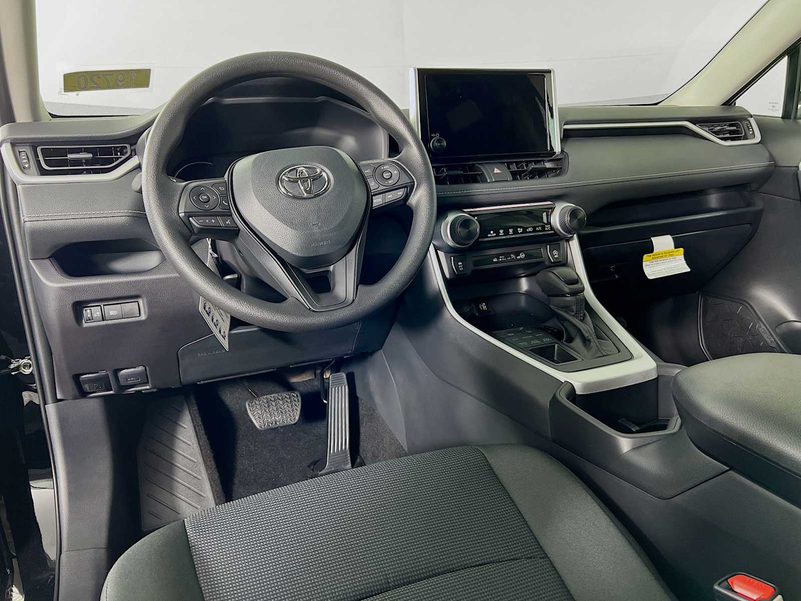 2025 Toyota RAV4 LE - Photo 6