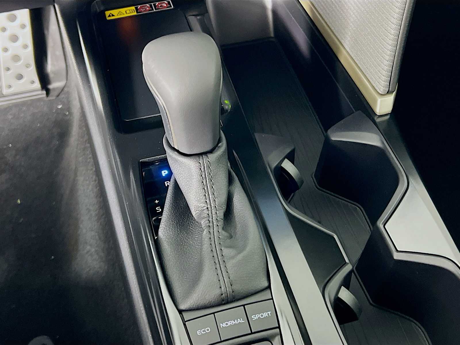 2025 Toyota Camry SE - Photo 11