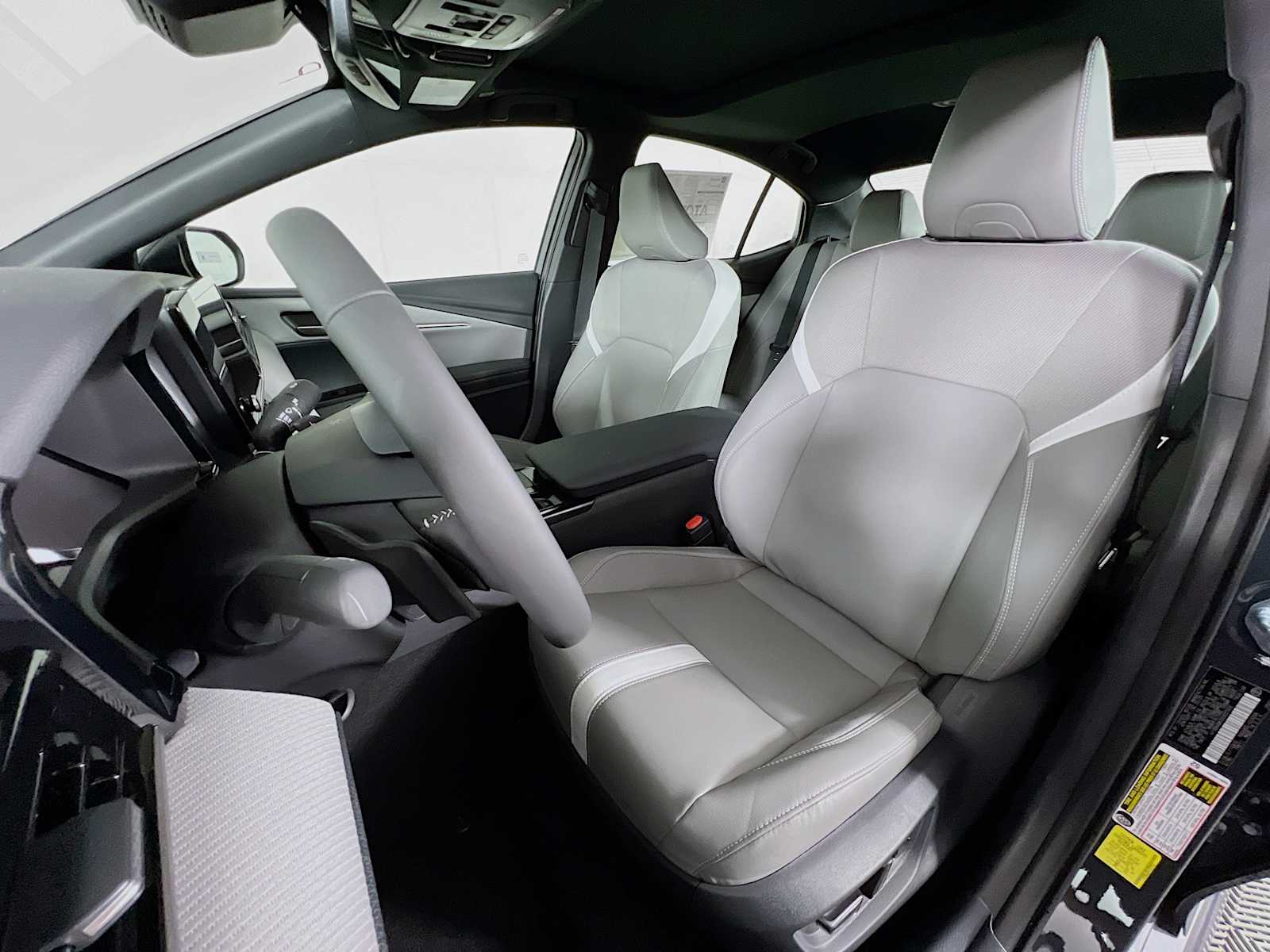 2025 Toyota Camry SE - Photo 12