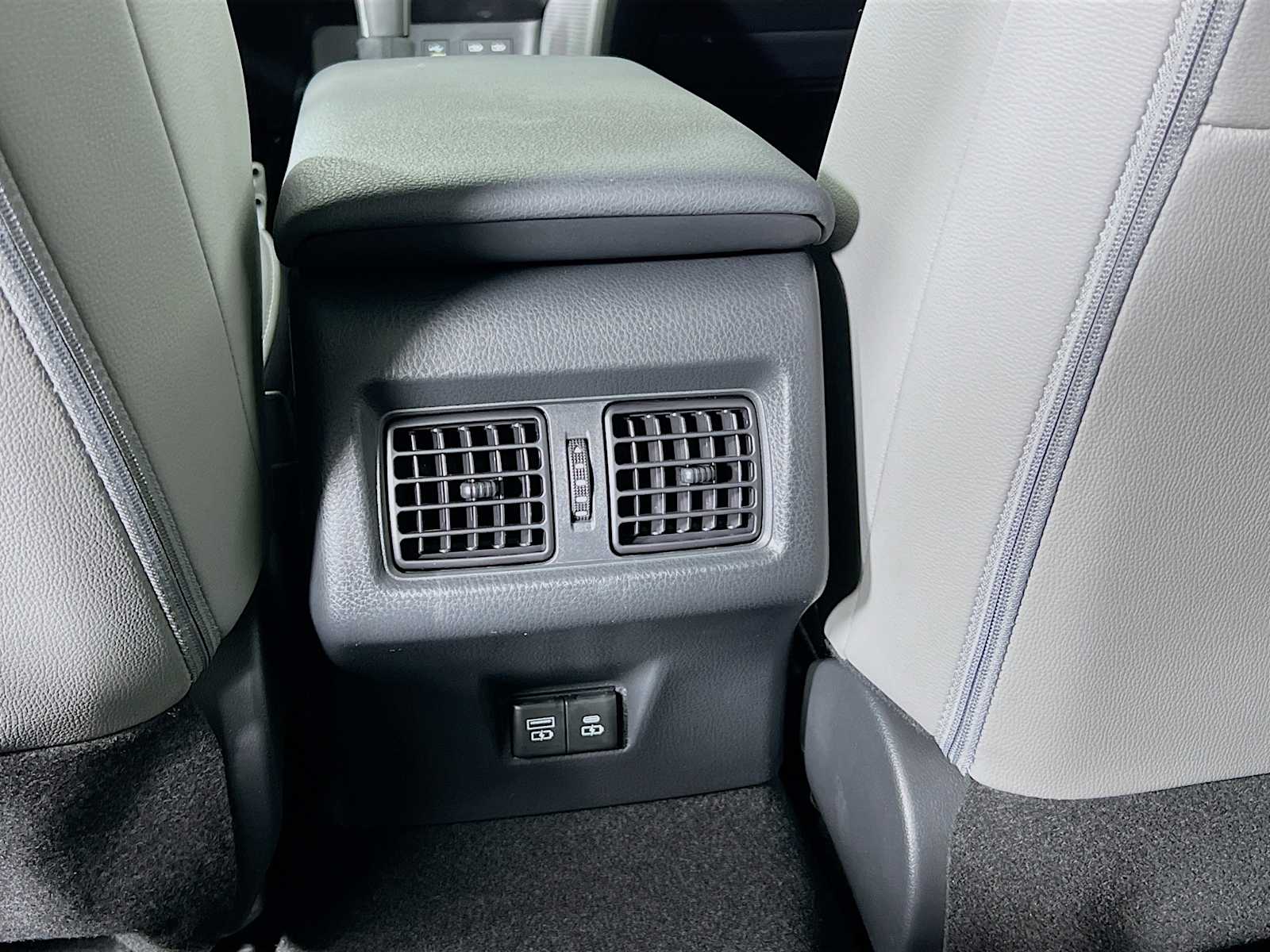 2025 Toyota Camry SE - Photo 14