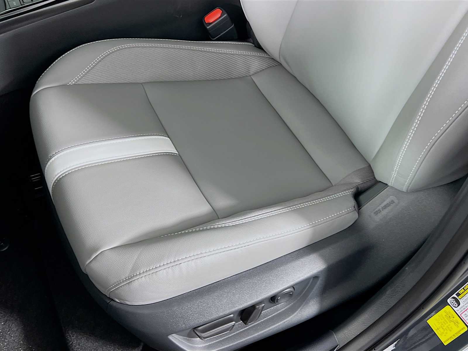 2025 Toyota Camry SE - Photo 17