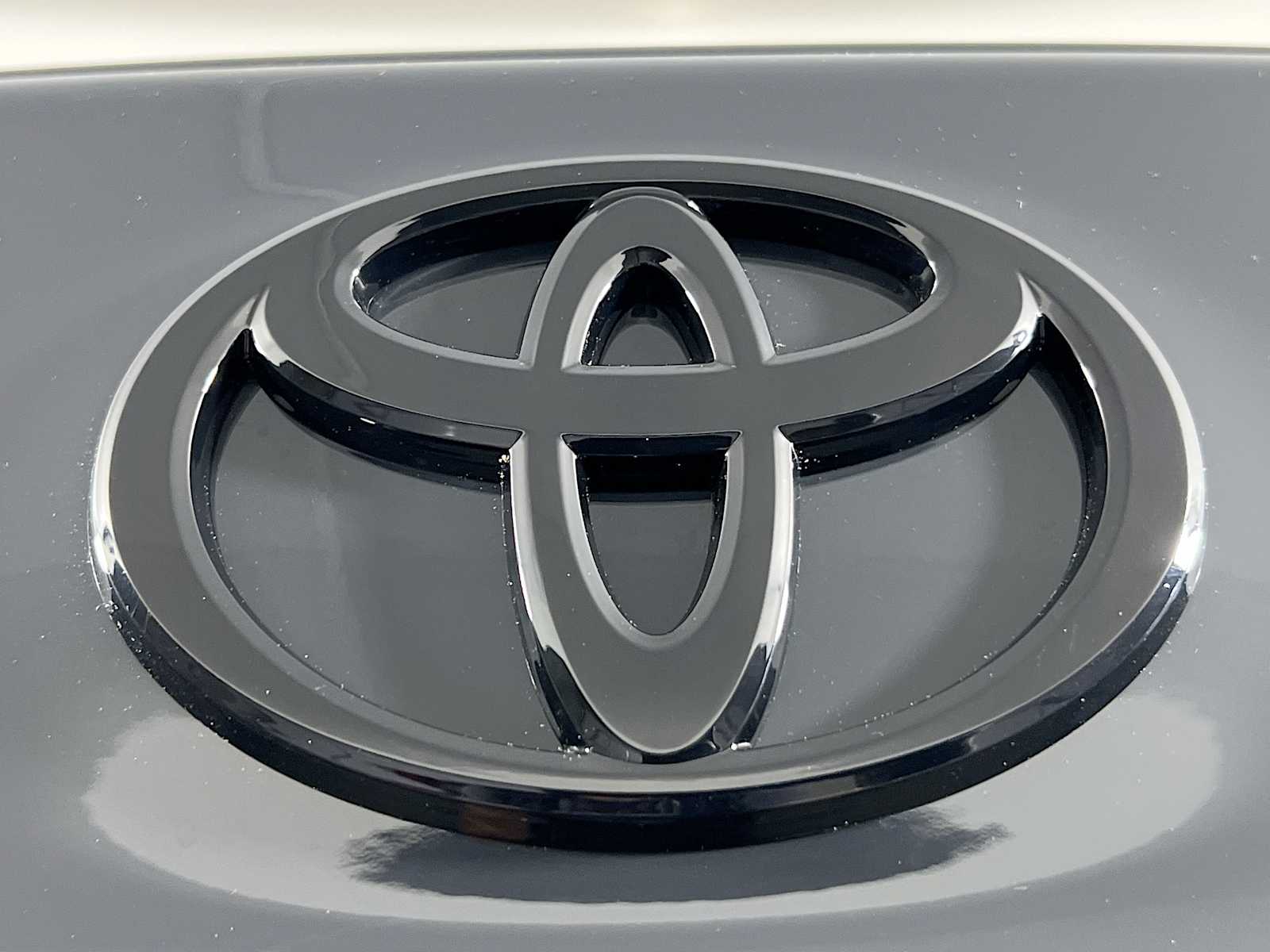 2025 Toyota Camry SE - Photo 18