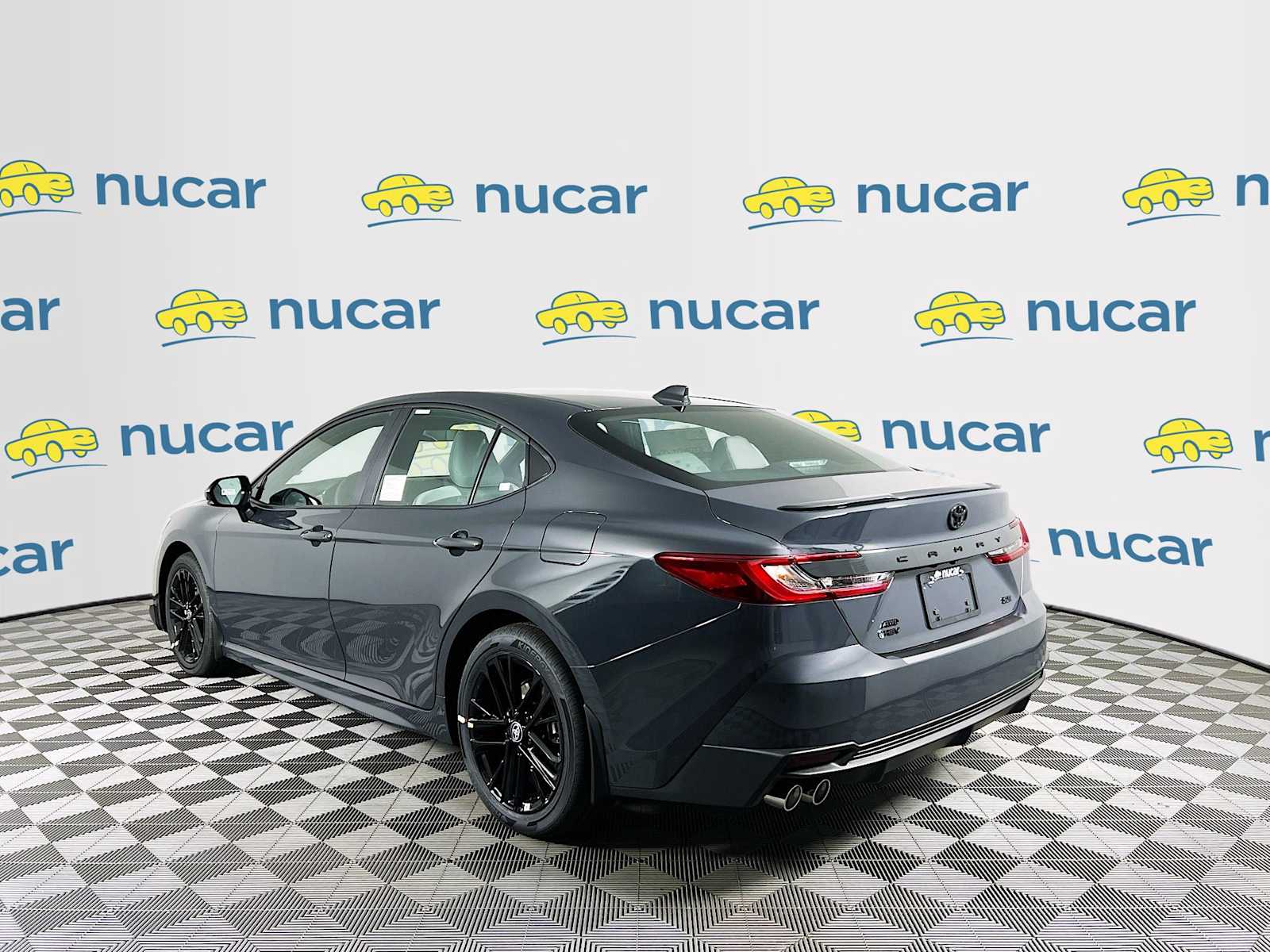 2025 Toyota Camry SE - Photo 4
