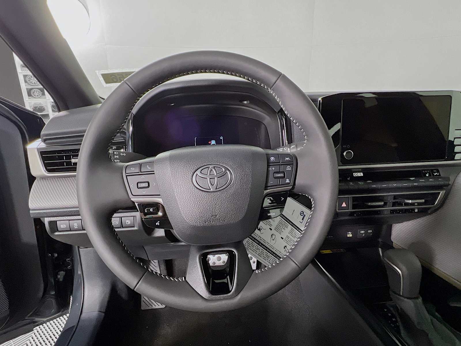 2025 Toyota Camry SE - Photo 7