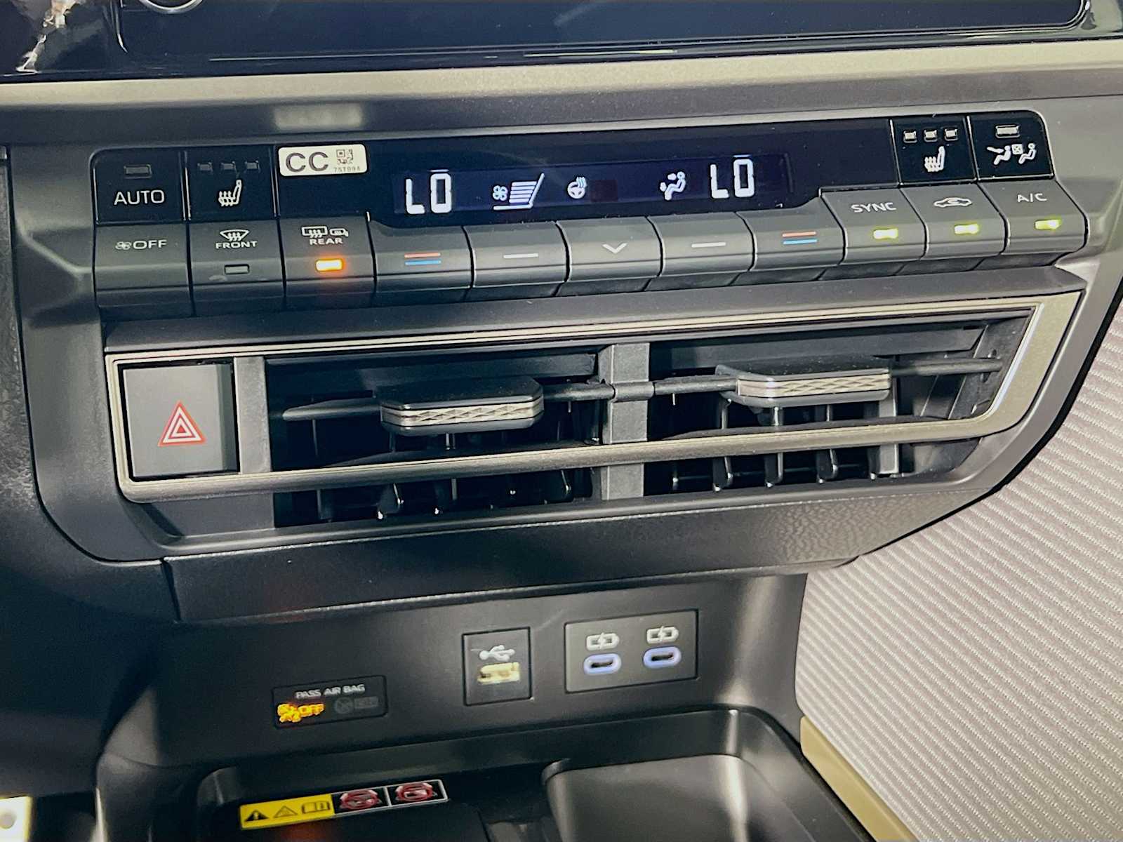2025 Toyota Camry SE - Photo 10