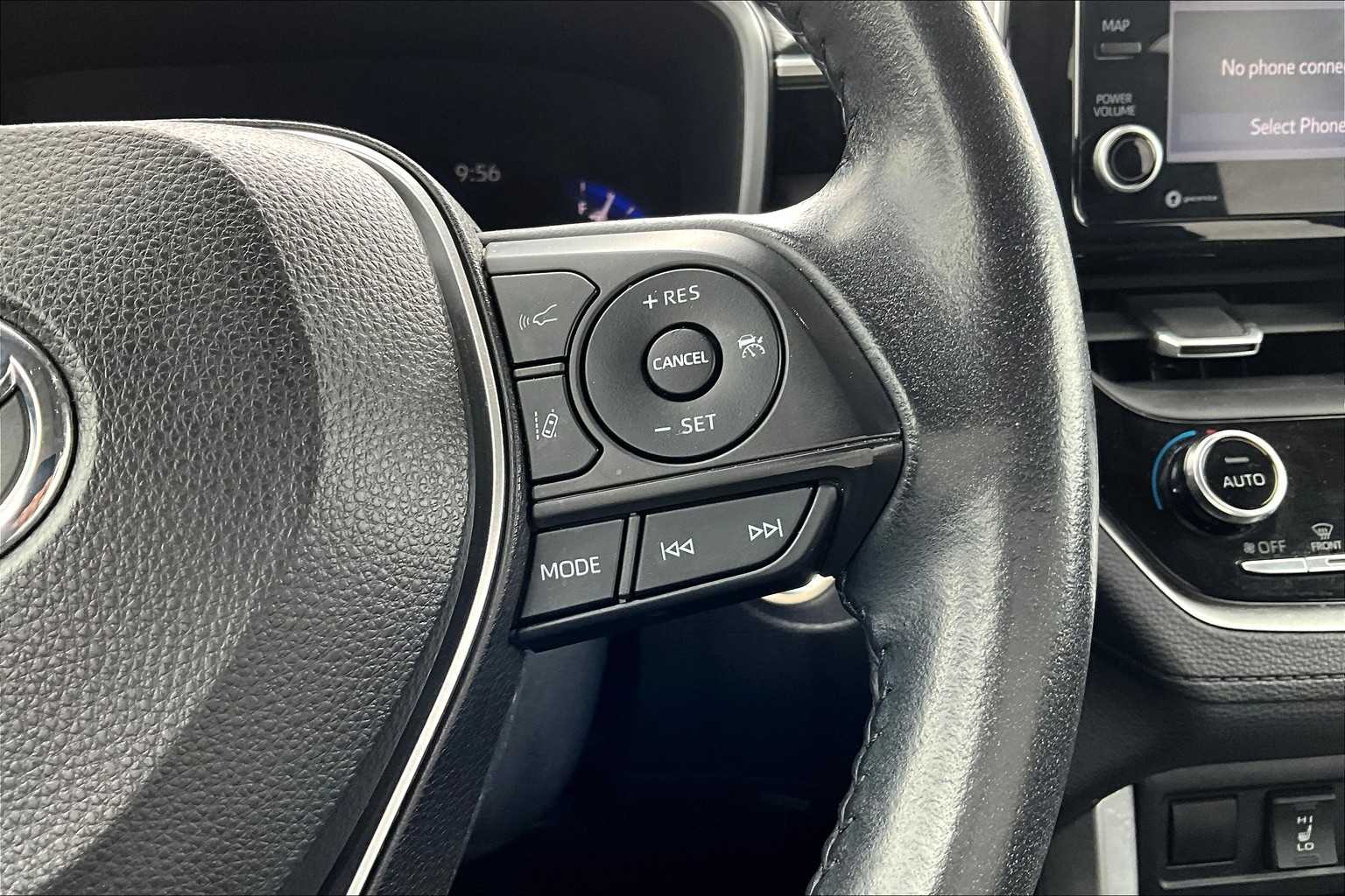 2022 Toyota Corolla Cross XLE - Photo 24