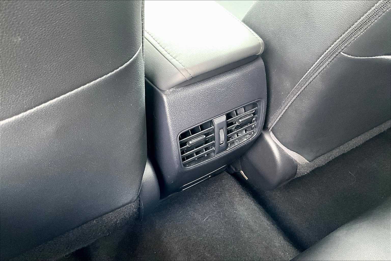2022 Toyota Corolla Cross XLE - Photo 28