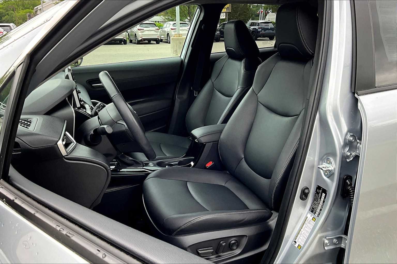 2022 Toyota Corolla Cross XLE - Photo 10
