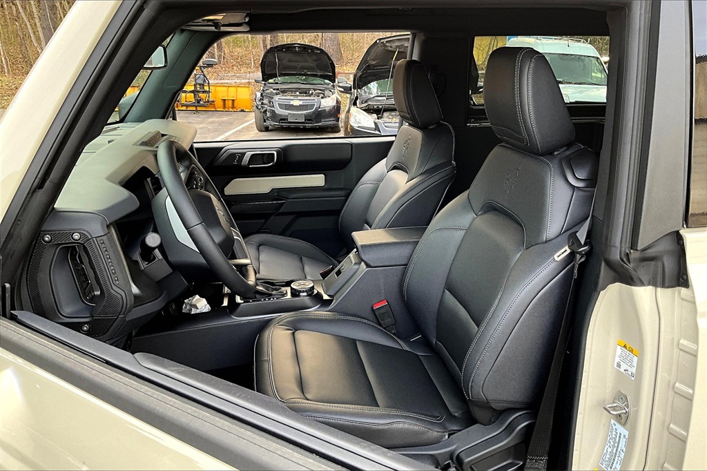 2025 Ford Bronco Badlands - Photo 8