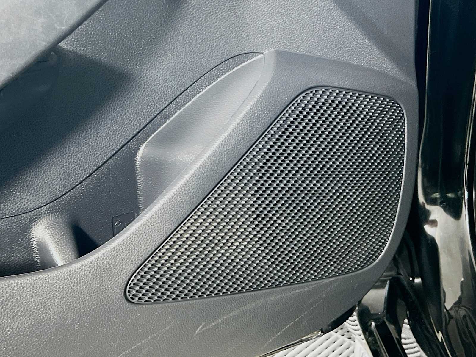 2023 Toyota Corolla LE - Photo 18