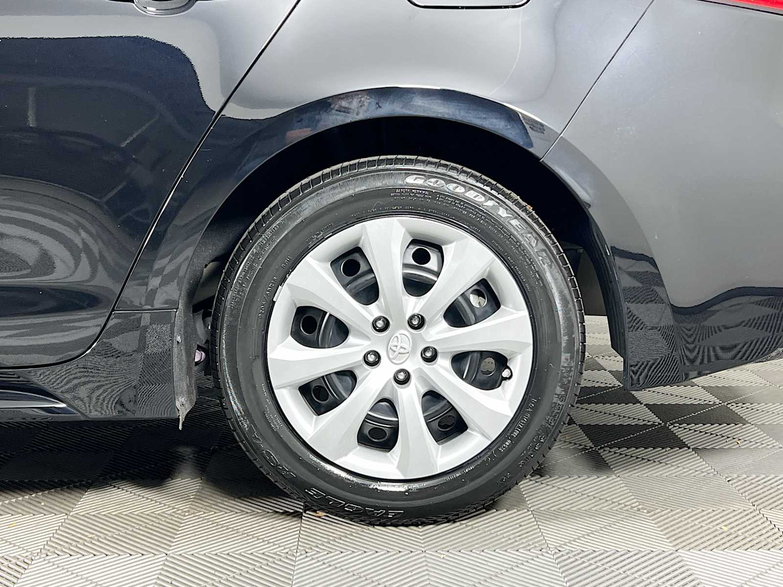 2023 Toyota Corolla LE - Photo 29