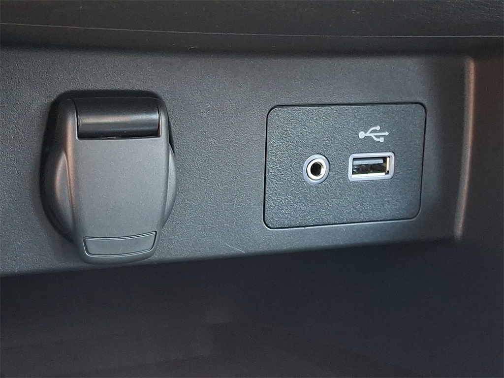 2025 Nissan Versa 1.6 SV - Photo 14