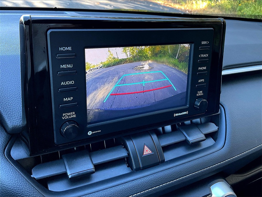2021 Toyota RAV4 LE - Photo 16