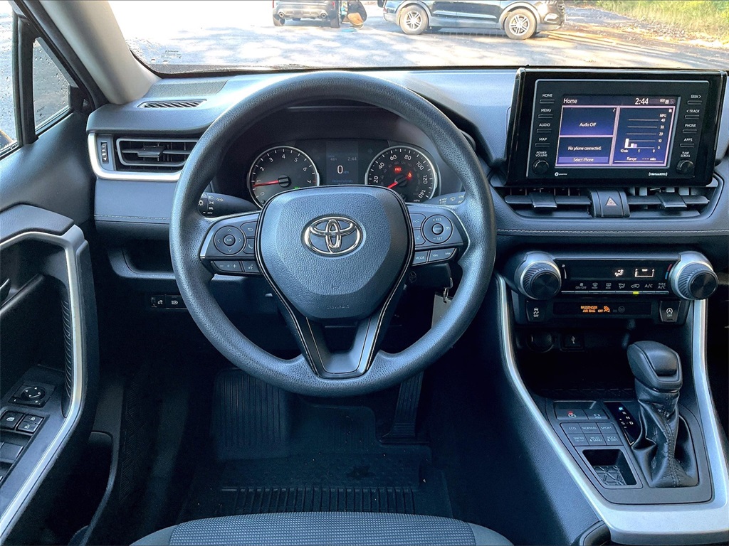 2021 Toyota RAV4 LE - Photo 17
