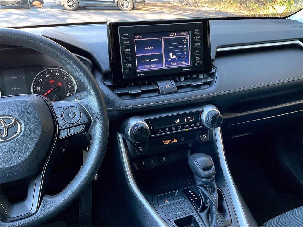 2021 Toyota RAV4 LE - Photo 18