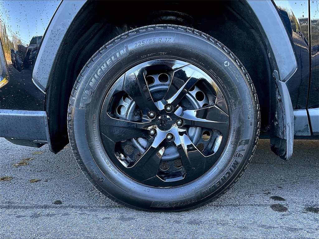 2021 Toyota RAV4 LE - Photo 22