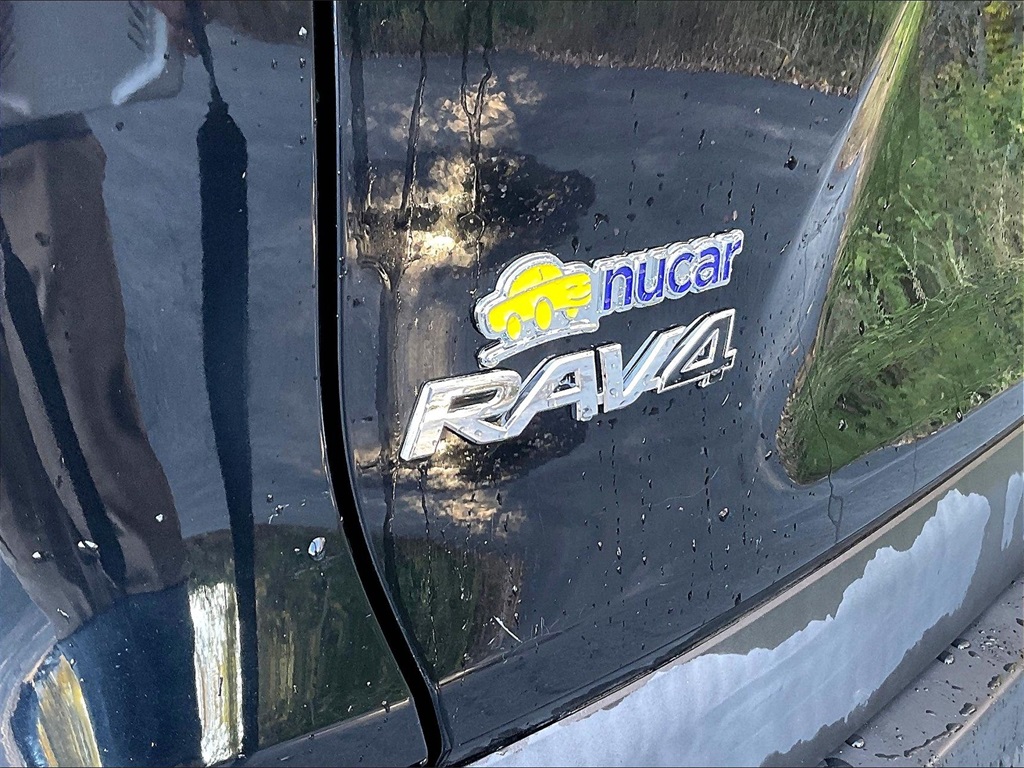 2021 Toyota RAV4 LE - Photo 27