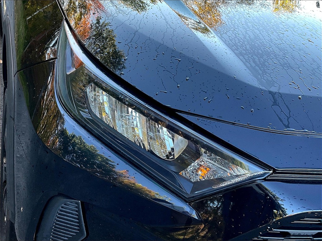 2021 Toyota RAV4 LE - Photo 29