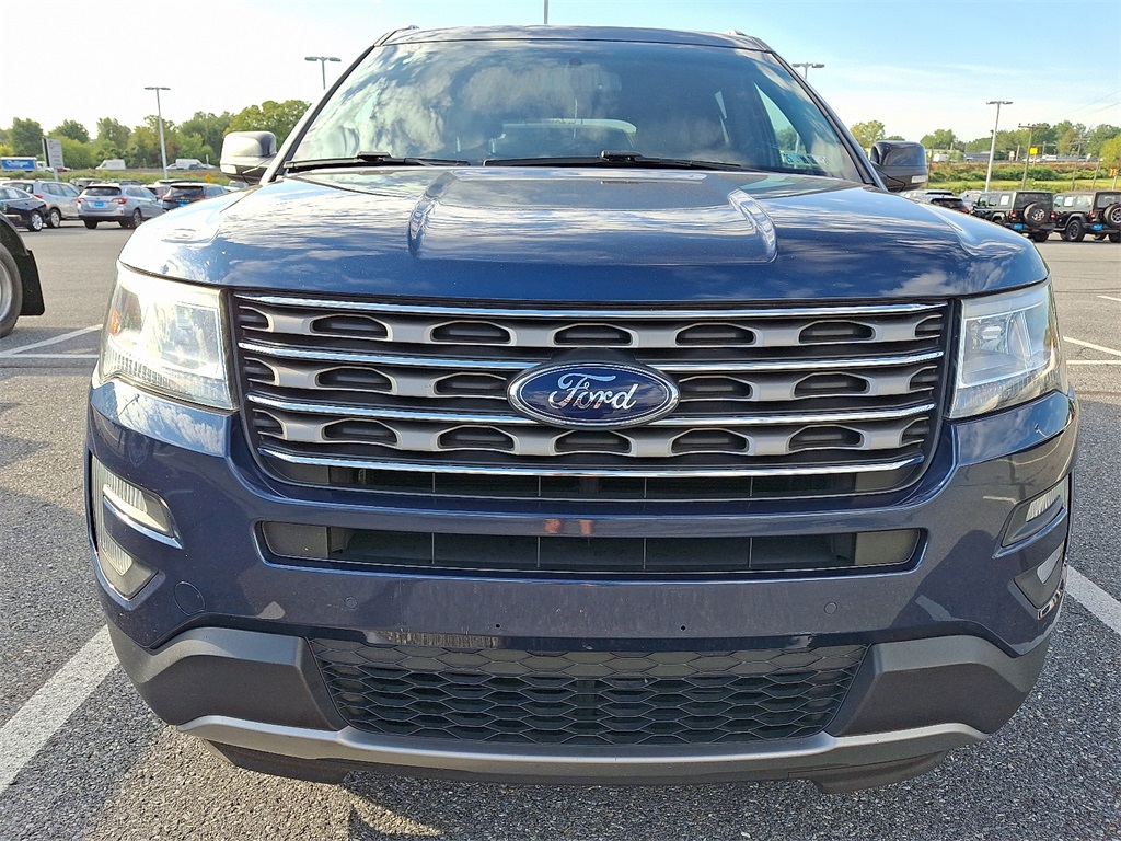 2017 Ford Explorer XLT - Photo 2