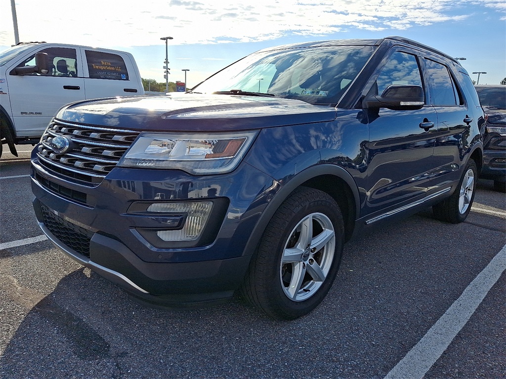 2017 Ford Explorer XLT - Photo 3
