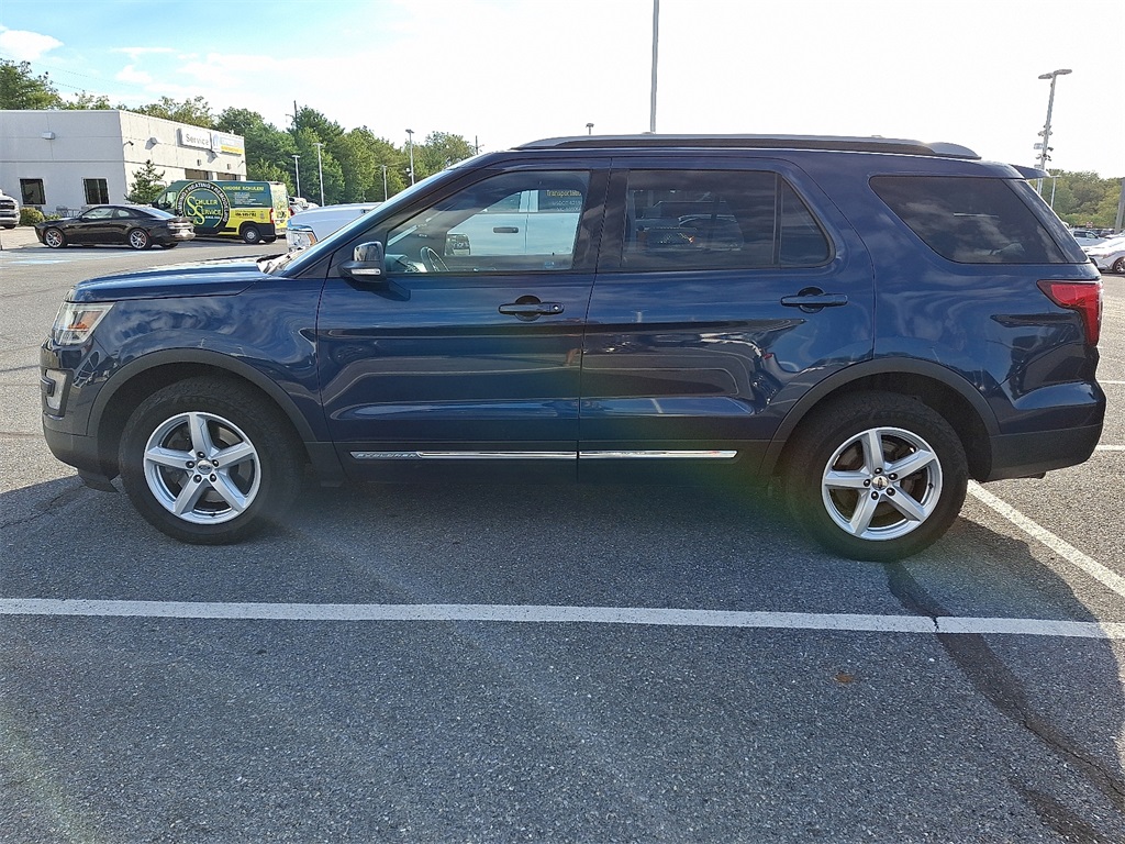 2017 Ford Explorer XLT - Photo 4