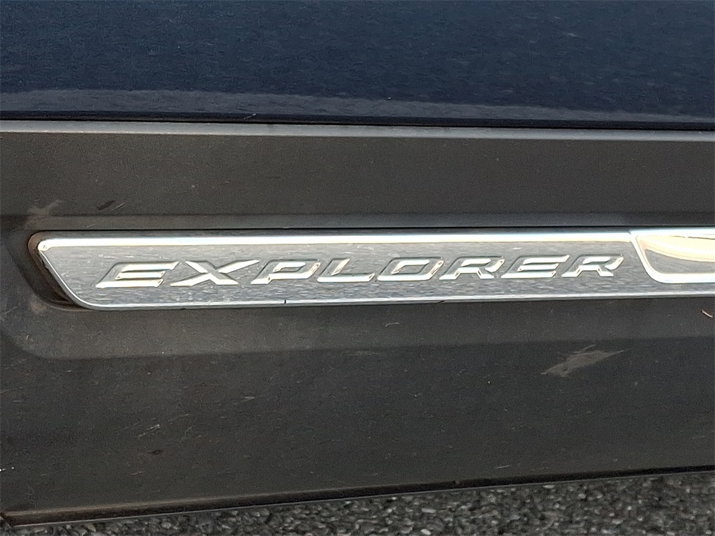 2017 Ford Explorer XLT - Photo 9