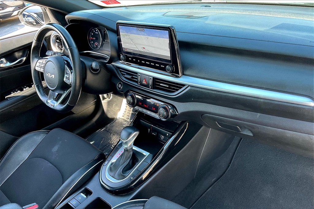 2022 Kia Forte GT-Line - Photo 13