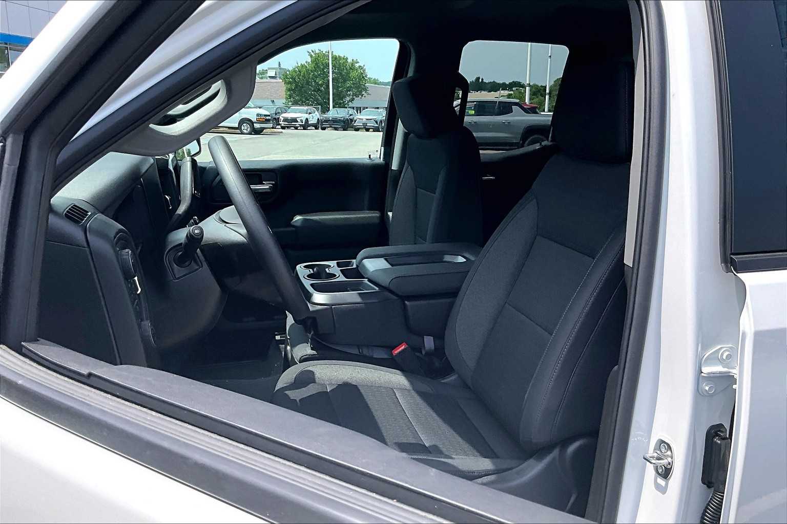 2025 Chevrolet Silverado 1500 Custom - Photo 11