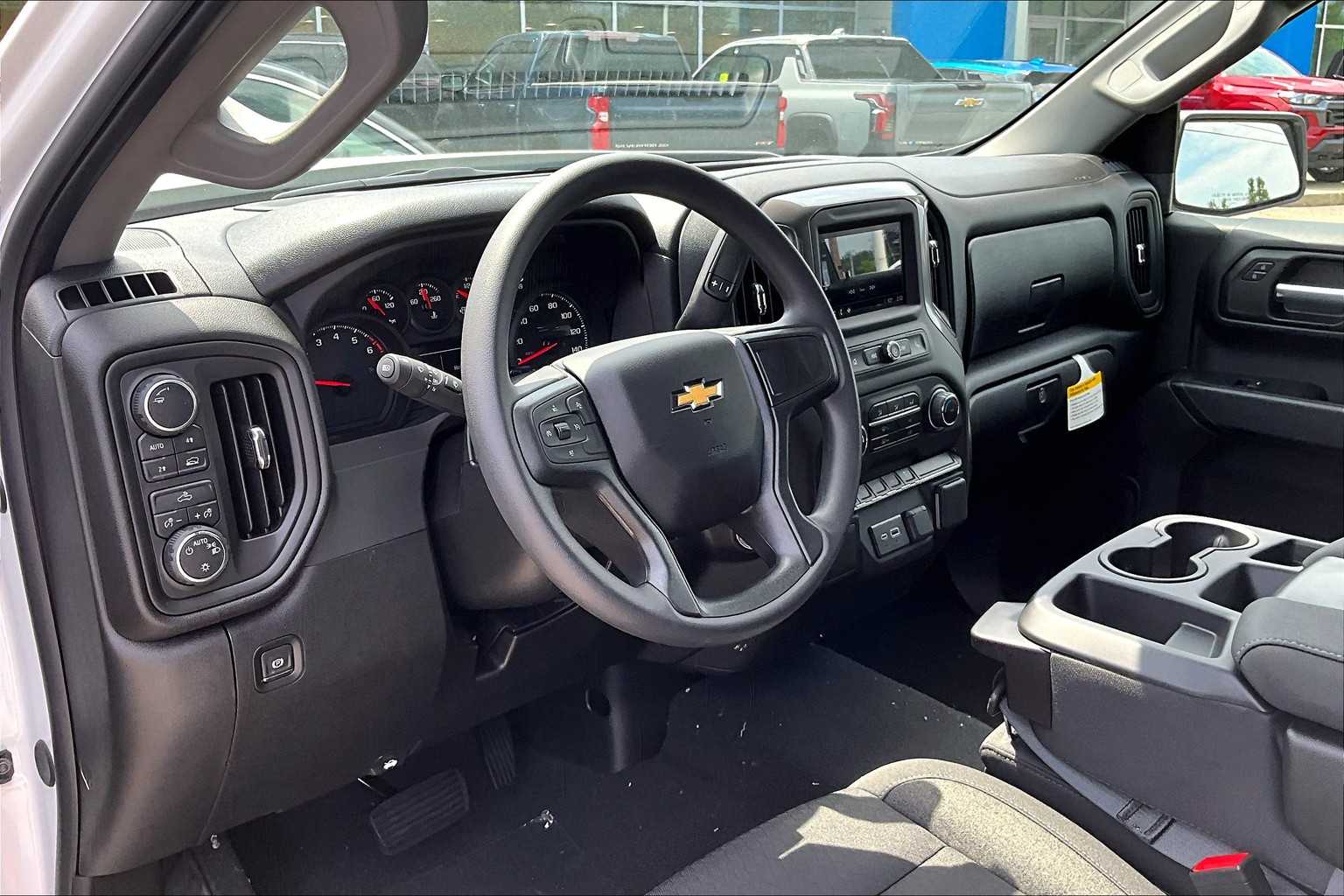 2025 Chevrolet Silverado 1500 Custom - Photo 9