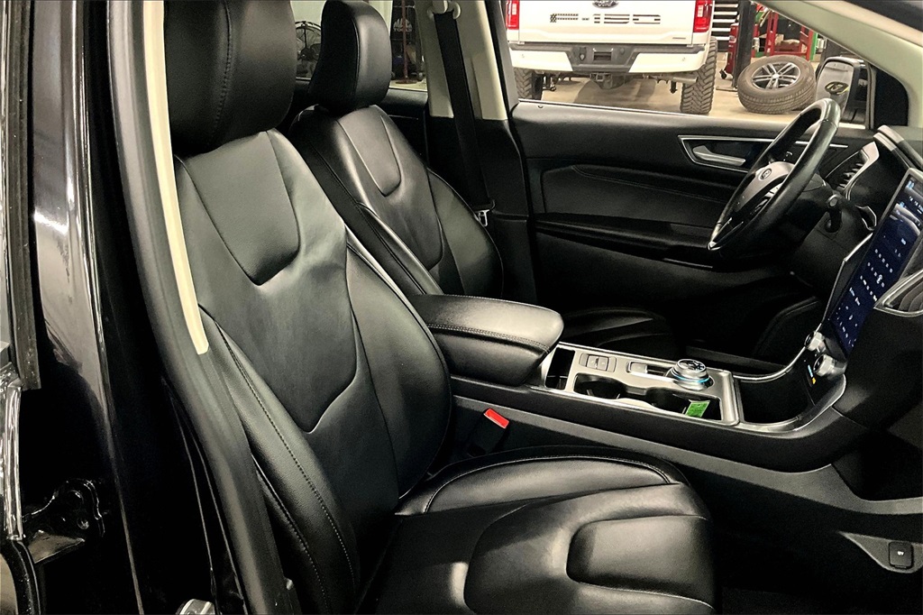 2022 Ford Edge Titanium - Photo 11