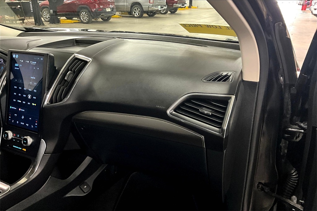 2022 Ford Edge Titanium - Photo 13