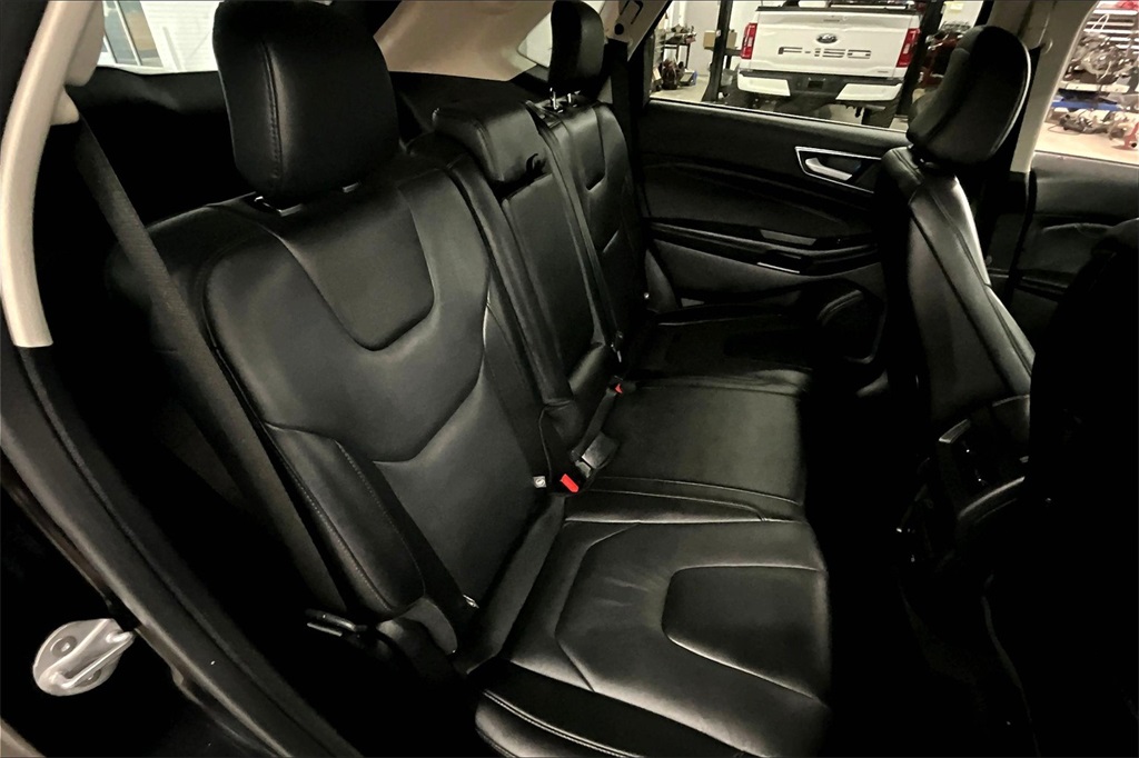 2022 Ford Edge Titanium - Photo 16