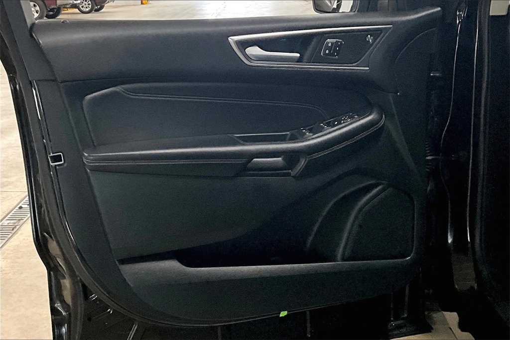 2022 Ford Edge Titanium - Photo 9