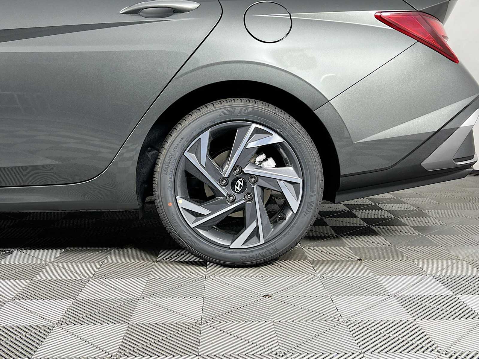 2025 Hyundai Elantra SEL Sport - Photo 18