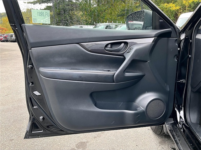 2019 Nissan Rogue S - Photo 18