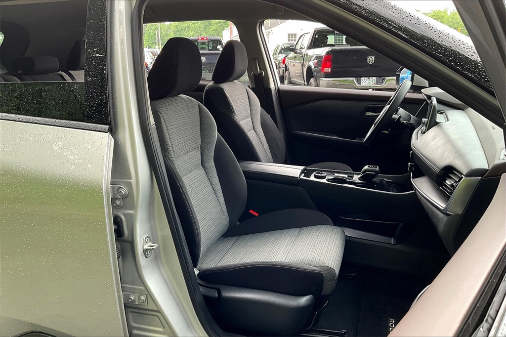2021 Nissan Rogue SV - Photo 11