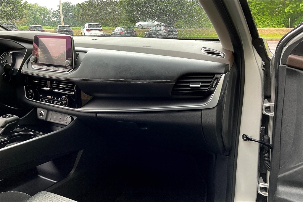2021 Nissan Rogue SV - Photo 12