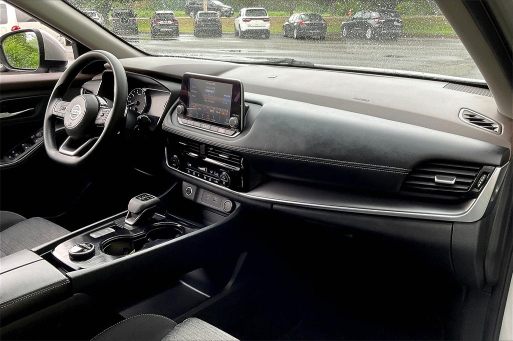 2021 Nissan Rogue SV - Photo 13