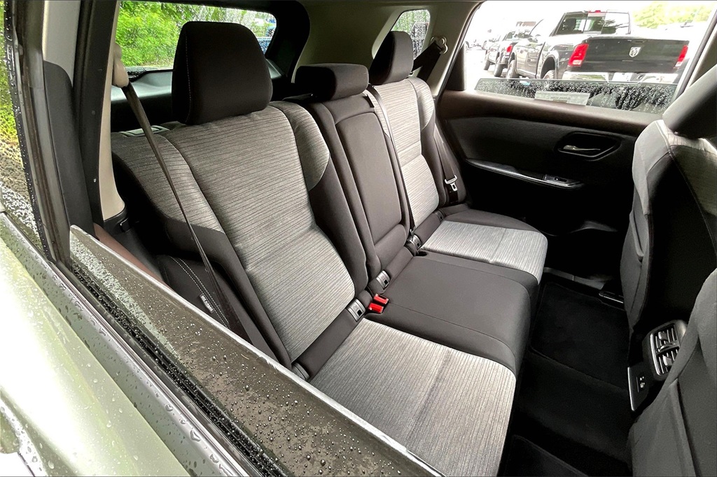 2021 Nissan Rogue SV - Photo 18