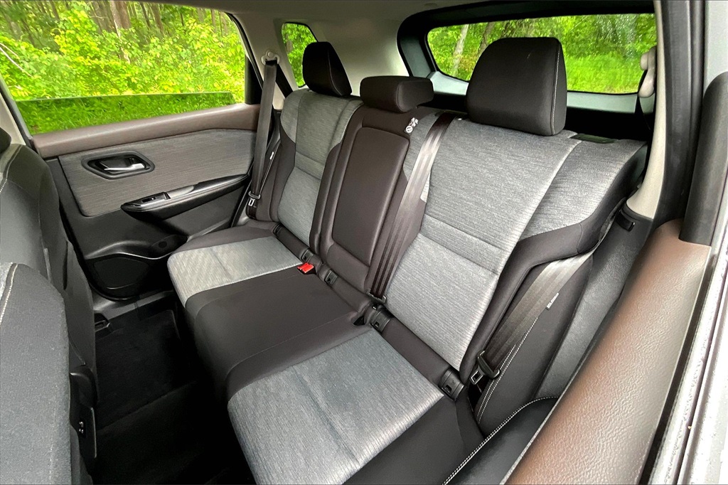 2021 Nissan Rogue SV - Photo 24