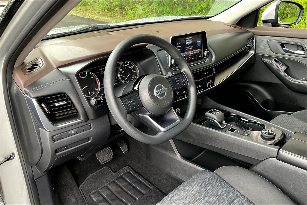 2021 Nissan Rogue SV - Photo 8