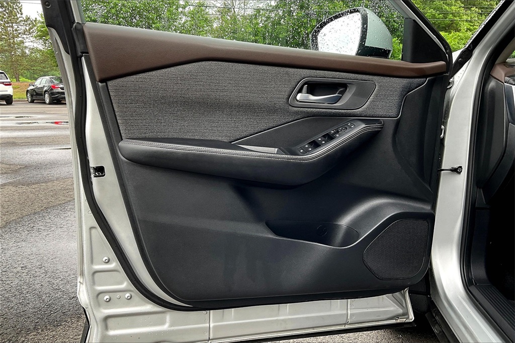 2021 Nissan Rogue SV - Photo 9