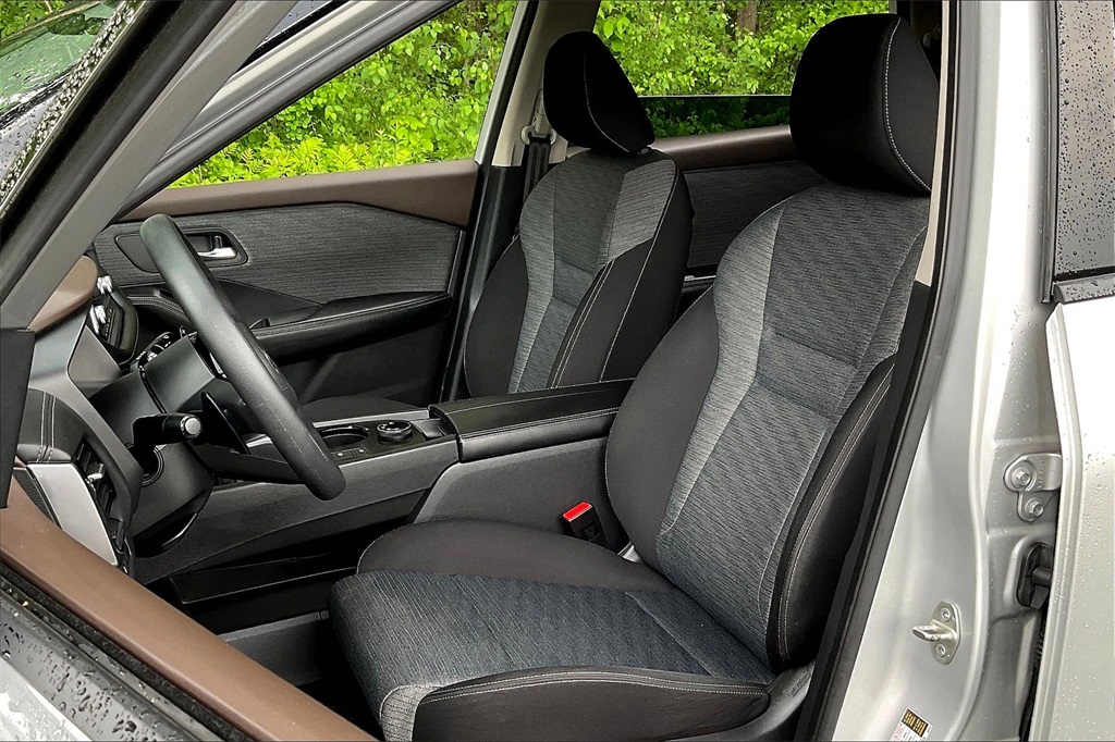 2021 Nissan Rogue SV - Photo 10